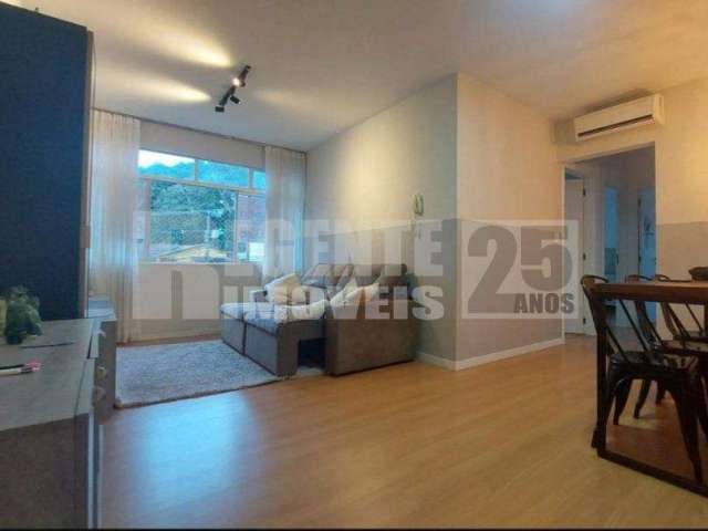 Lindo apartamento totalmente reformado de 3 dormitórios no Itacorubi em Florianópolis.