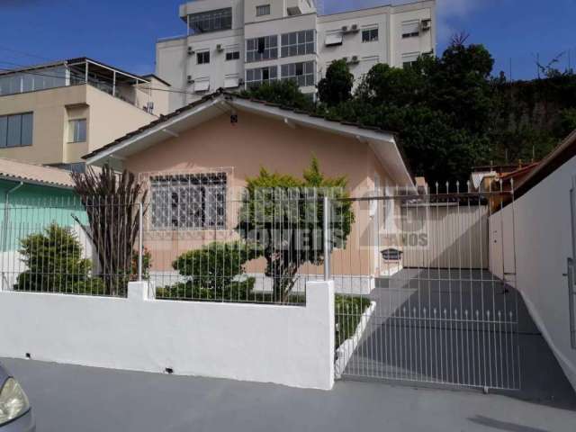 Casa à venda com 3 quartos no bairro Barreiros em São José