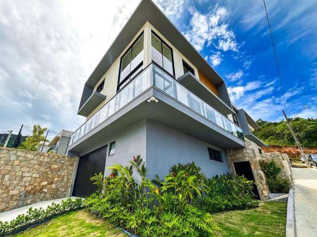 Casa com 3 dormitórios no bairro Saco Grande em Florianópolis.