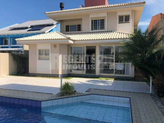 Casa com 5 quartos à venda no bairro Coqueiros em Florianópolis.