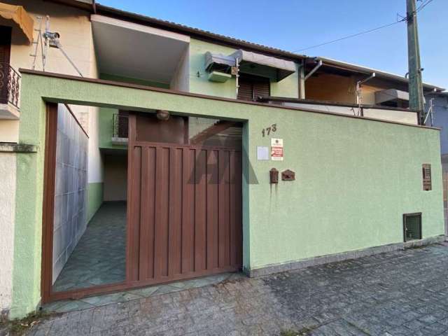 Casa perto do colégio Adventista em Caraguatatuba