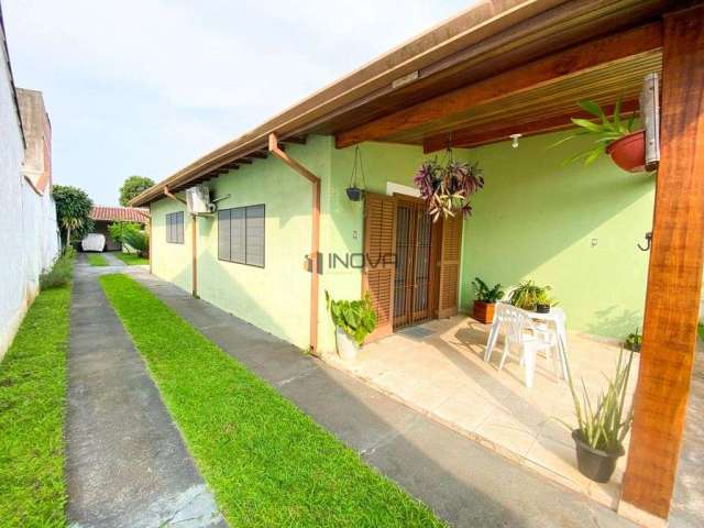 Linda casa com piscina e um grande quintal de area verde em Caraguatatuba Litora