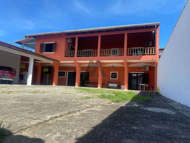 Casa com Terreno GIGANTE em São Sebastião, litoral norte de Sp