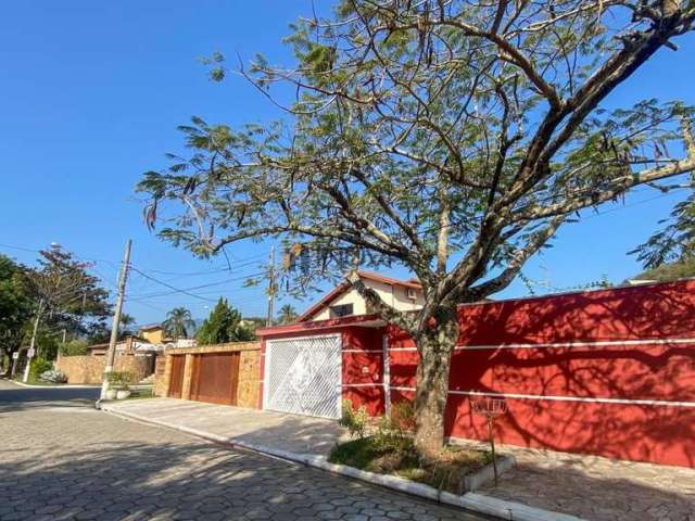 Casa Grande a passos da Praia do Arrastao em São Sebastião