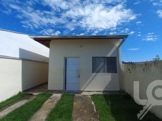 CASA à venda com 2 quartos no Golfinho, Caraguatatuba-SP