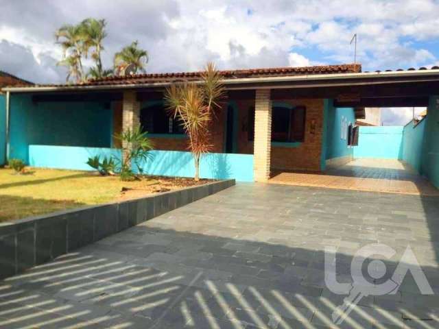 CASA à venda com 3 quartos no Poiares, Caraguatatuba-SP