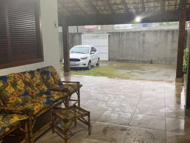 Casa em maranduba com 300m² de terreno.