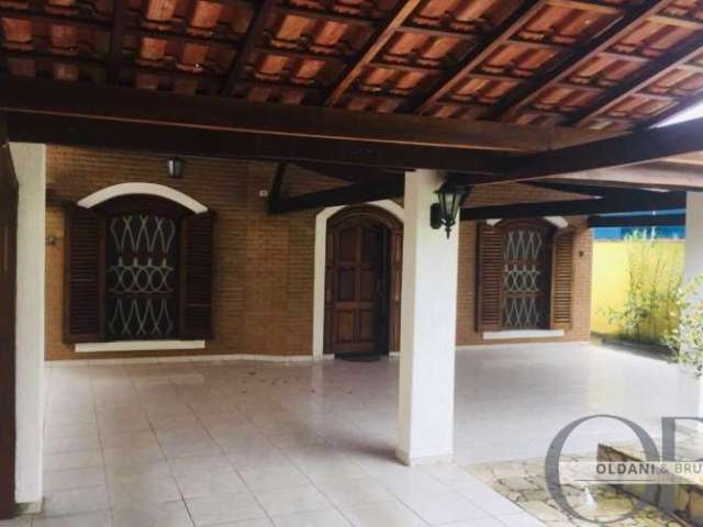 Casa térrea no parque vivamar com 3 dormitórios e piscina.