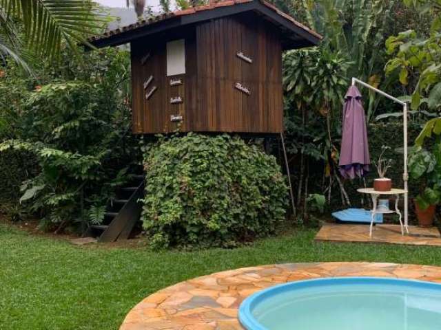 Casa com 5 dormitórios e jacuzzi no pereque-mirim