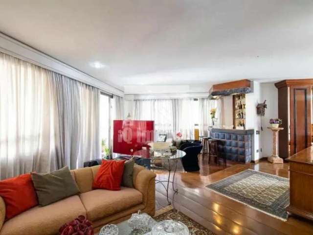 Apartamento a venda Higienópolis, 306 metros, 4 dormitórios, 1 suíte com 6 vagas, R$ 2.200.000,00.