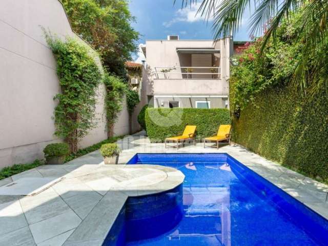 Casa Jardim Paulistano, 260m², 3 suítes, piscina, com 2 vagas.