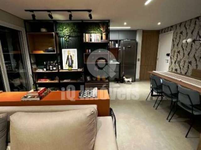 Apartamento mobiliado à venda na Vila Isa, 63 metros, 1 suíte, 1 vaga R$ 690.000,00