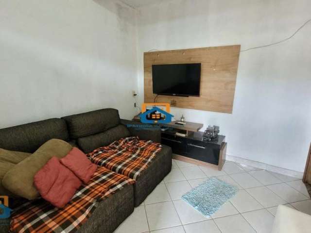 Casa em meio lote de 193m&#178; no bairro Cidade Nova.