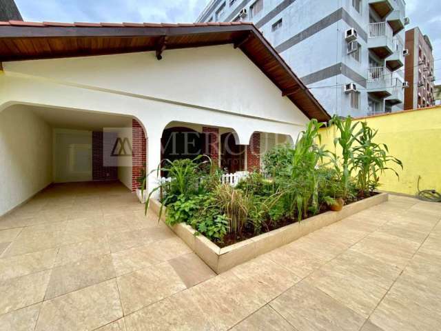 Casa Espaçosa com 3 quartos (1 suíte) à venda, 195 m² por R$ 800.000 - Enseada - Guarujá/SP - Imobiliária Mercuri