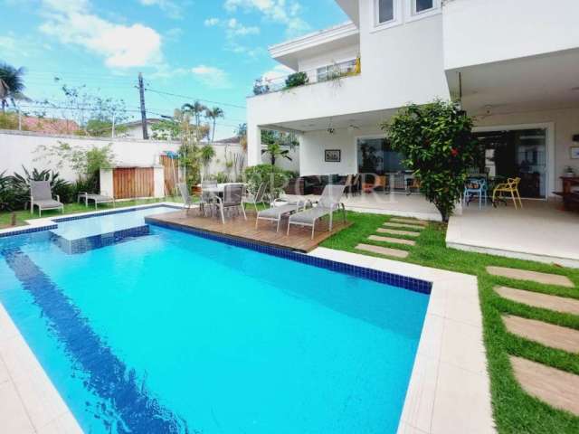 Casa com Piscina e Área Gourmet, com 5 quartos (5 suítes) à venda, 452 m² por R$ 1.950.000 - Enseada - Guarujá/SP - Imobiliária Mercuri