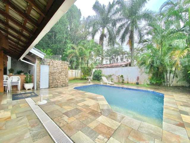 Casa Decorada, com 4 quartos (2 suítes) à venda, 324 m² por R$ 1.850.000 - Balneário Praia do Pernambuco - Guarujá/SP - Imobiliária Mercuri