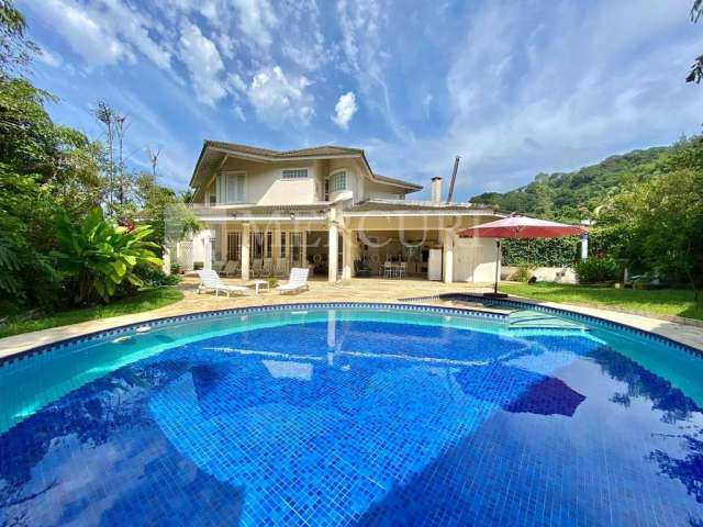 Casa com Piscina em Condomínio Fechado, 5 quartos (5 suítes) à venda, 503 m² por R$ 2.600.000 - Enseada - Guarujá/SP - Imobiliária Mercuri