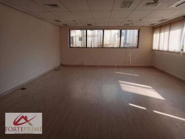 Sala Comercial com 2 banheiros e uma vaga de garagem.