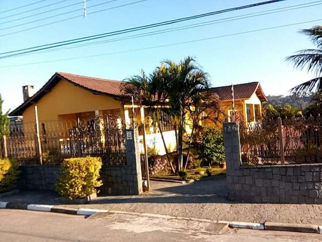 Casa em Jordanópolis, Arujá: 500m², 4 dormitórios, 2 suítes, 3 banheiros - venda  R$1.6mi