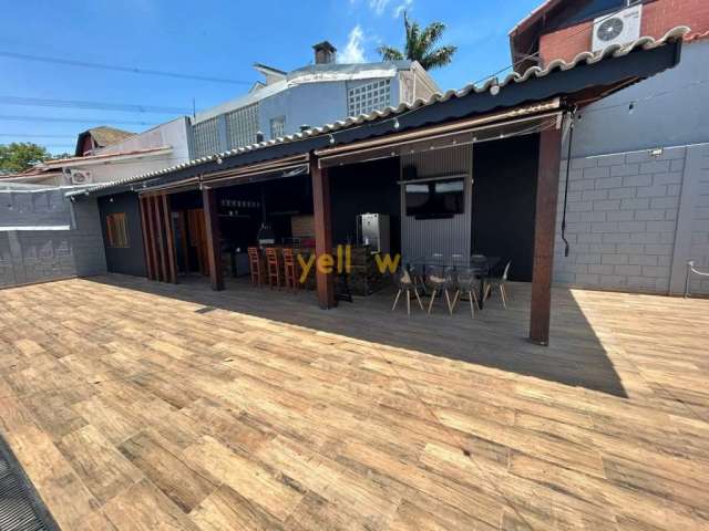 Casa de luxo em condomínio fechado em Itapeti - Mogi das Cruzes: 250m², 3 suítes, 5 banheiros, venda por R$ 2.5M e locação por R$ 9K