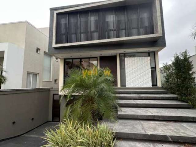 Casa de Luxo em Condomínio Fechado em Arujá - 4 Suítes, 300m²