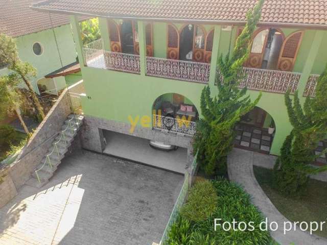 Casa em condomínio fechado em Arujá, 230m², 4 dormitórios, 2 suítes, 4 banheiros. Venda  por R$ 2.250.000,00