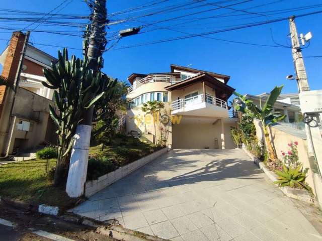 Casa de Luxo em Condomínio Fechado em Arujá - 301m²