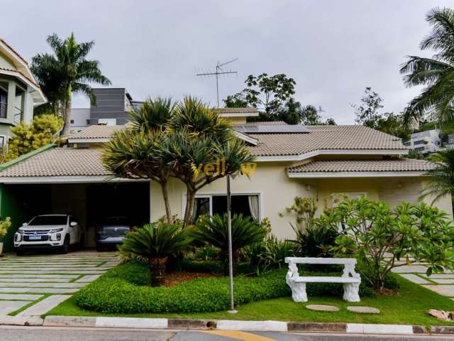 Casa de Luxo em Arujá: 3 Dormitórios em Condomínio Hills III