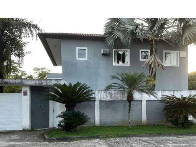 Casa duplex com 5 suites em Vargem Grande