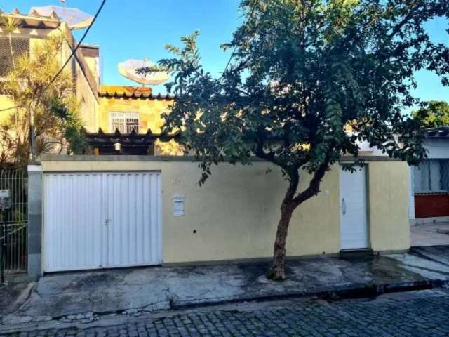 Casa Duplex com 4 quartos, em condominio fechado na Freguesia