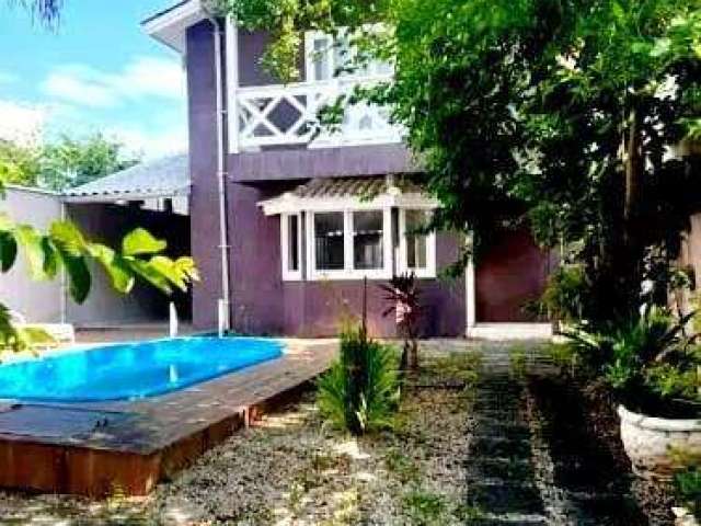 Casa com 3 suites com fino acabamento, em Vargem Grande