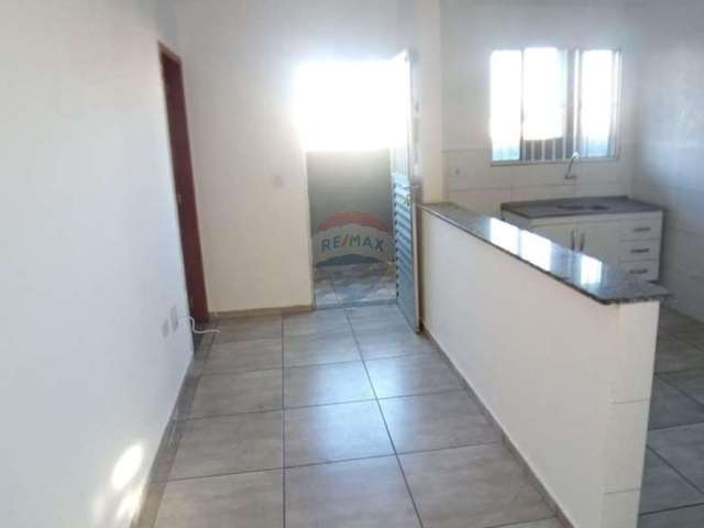 Aluga Casa em Condomínio de 32 m²  - 2 Dormitórios - Sala - Cozinha - Banheiro e Lavanderia.