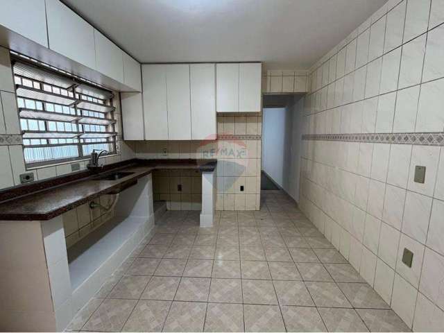 Casa para Alugar no Vista Alegre com 3 Quartos e 1 Vaga de Garagem