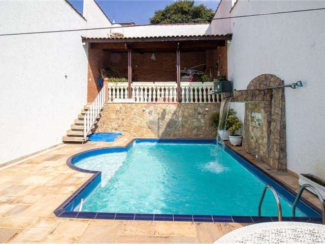 Casa com piscina na Freguesia do Ó