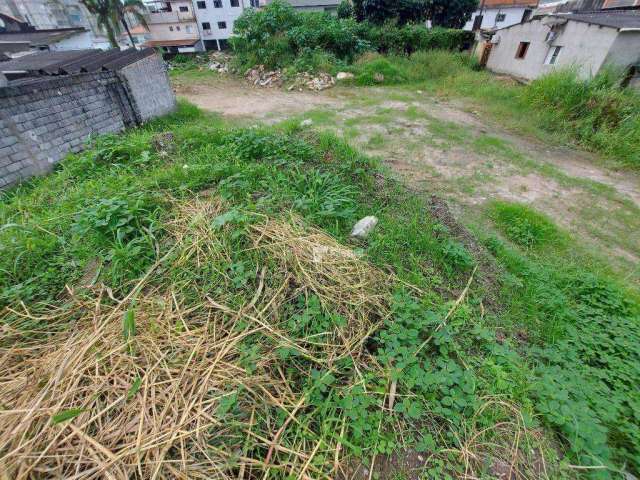 Terreno plano à venda a poucos metros da Praia da Enseada com 1.639 m² de área de terreno em Zona Mista. Ótima localização!!