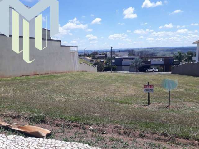 Terreno à venda em condomínio Portal da Serra ,Marília ,com vista panorâmica.Ótima localização.