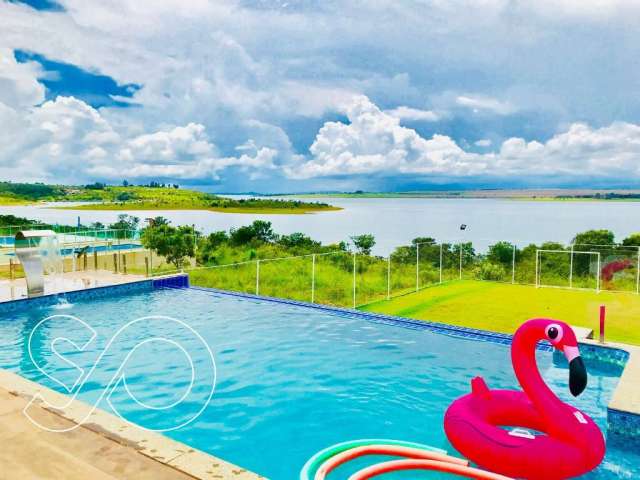 Sobrado a venda em condomínio fechado 03 andares com vista pro Lago Corumbá IV.