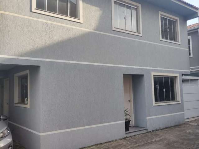 Sobrado 100m² 3 quartos, 1 suíte, no Uberaba R$445.000,00