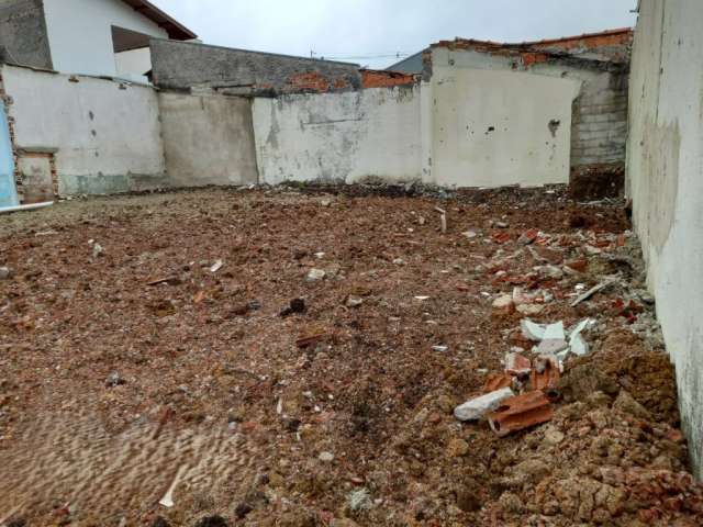 Terreno à venda no Bairro Guabirotuba com 252m2 - R$ 460.000,00