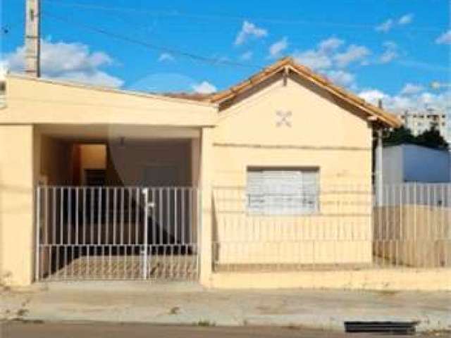 Casa térrea para venda em Araraquara.