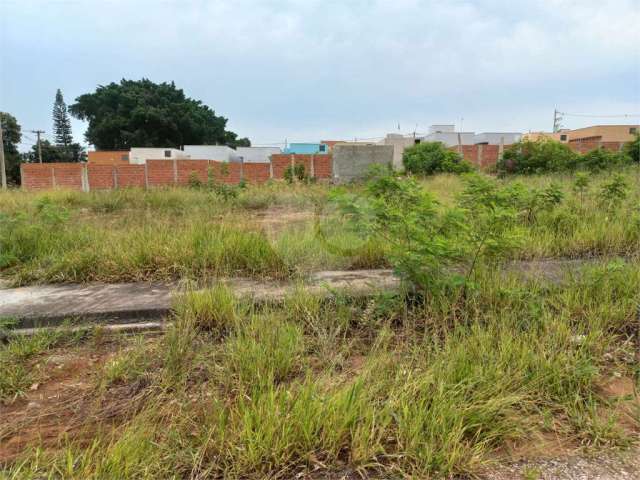 Terreno plano dispondo de 150,00 m² de área total