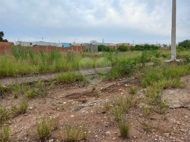 Terreno plano dispondo de 150,00 m² de área total