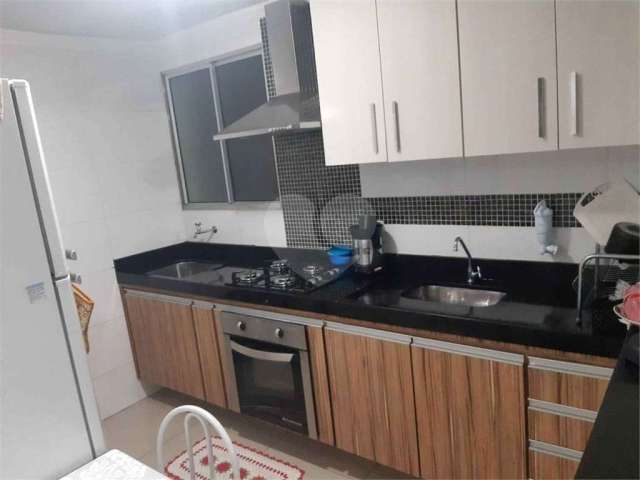 Apartamento no Condomínio Mont Azul.