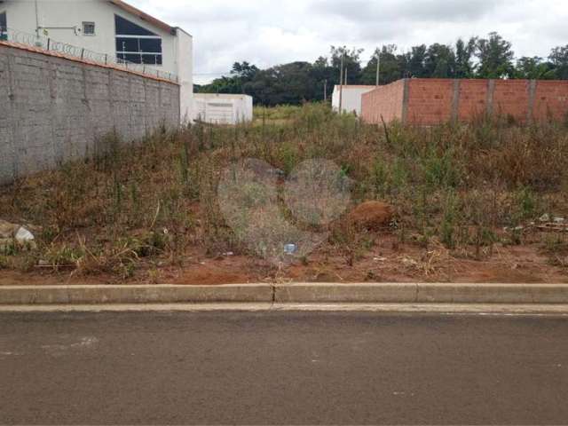 Lote no Jardim do Bosque, aceita financiamento ou aquisição de terreno e construção .