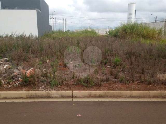 Lote no Jardim do Bosque, aceita financiamento ou aquisição de terreno e construção .