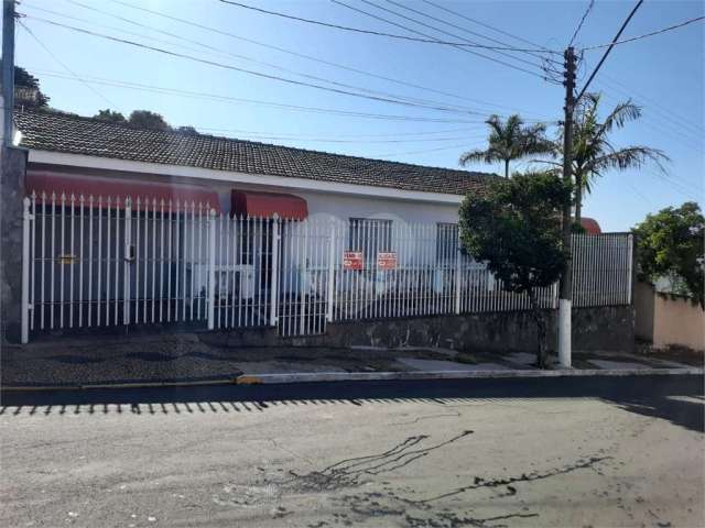 Linda Casa muito bem localizado na rua três na cidade de Rio Claro