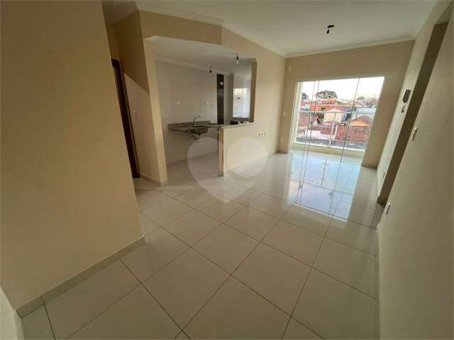 Apartamento no Condomínio Residencial Clarice.