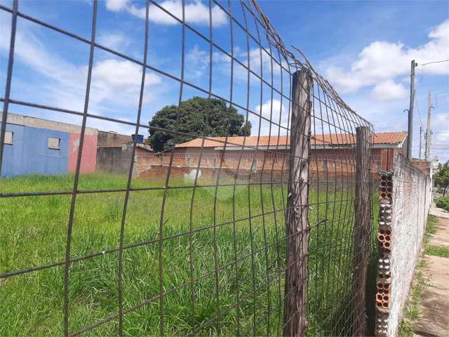 Terreno a venda no Chácara Parque Club.