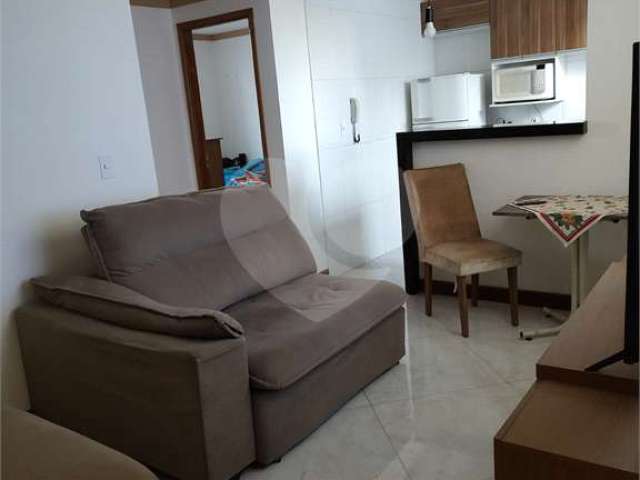 Apartamento no condomínio Monte Everest dispondo de 48m²