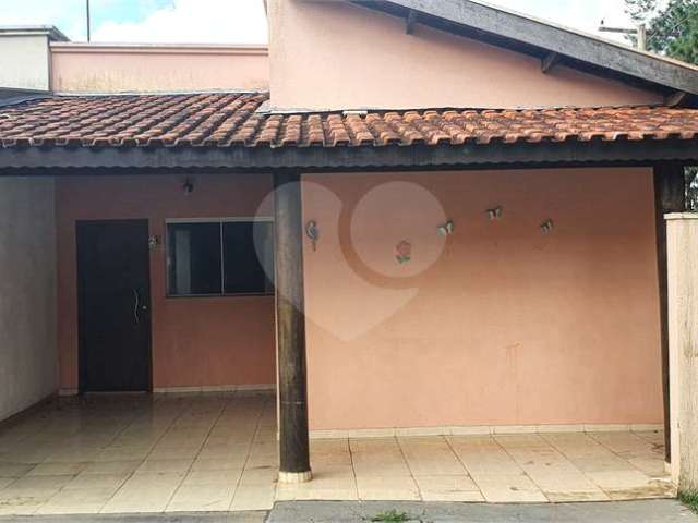 Casa térrea para locação e venda no Condomínio Mont Carlo I